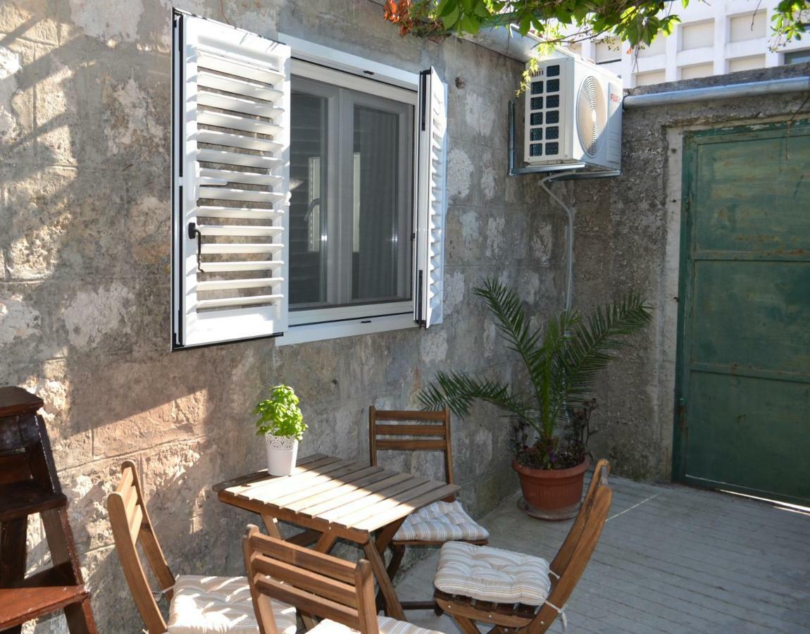 Apartments Martinis Vis Exterior photo